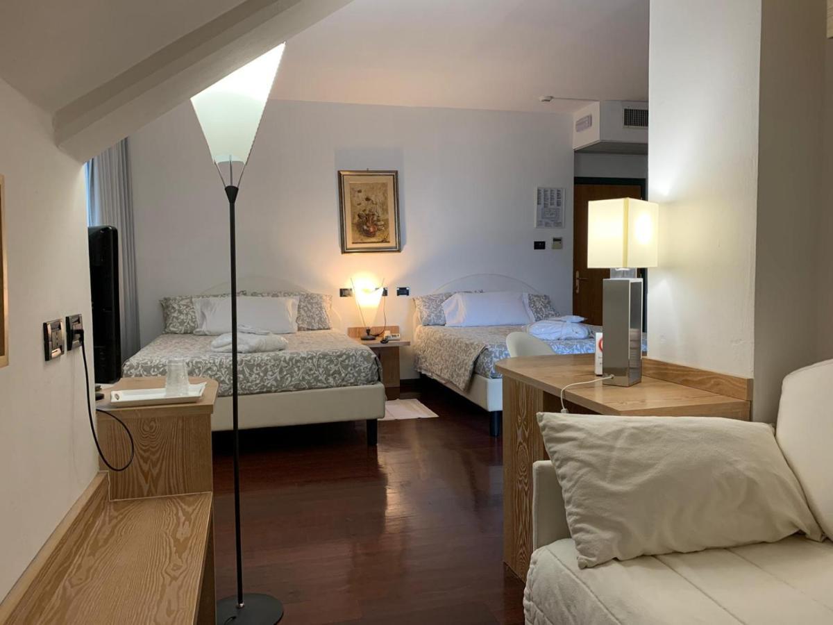 Hotel Logonovo Llido Degli Estensi Kültér fotó