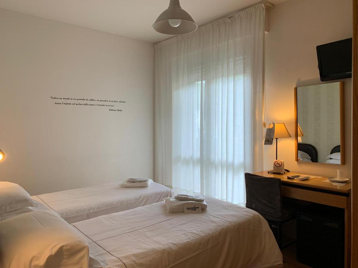 Hotel Logonovo Llido Degli Estensi Kültér fotó