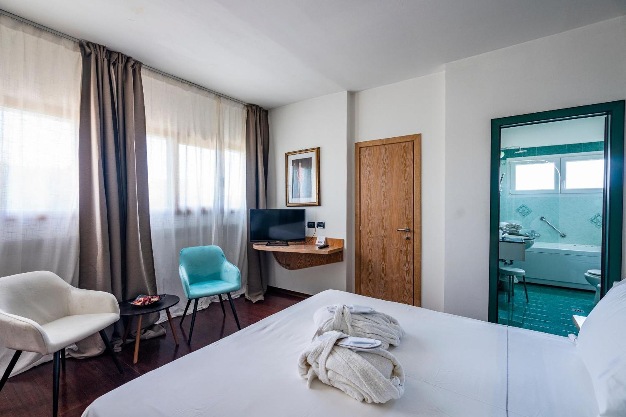 Hotel Logonovo Llido Degli Estensi Kültér fotó