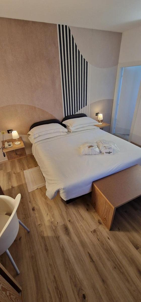 Hotel Logonovo Llido Degli Estensi Kültér fotó