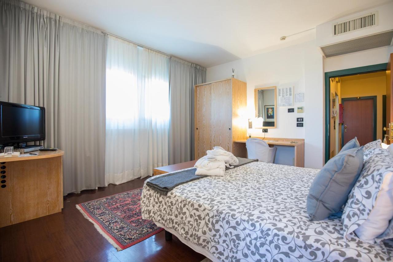 Hotel Logonovo Llido Degli Estensi Kültér fotó