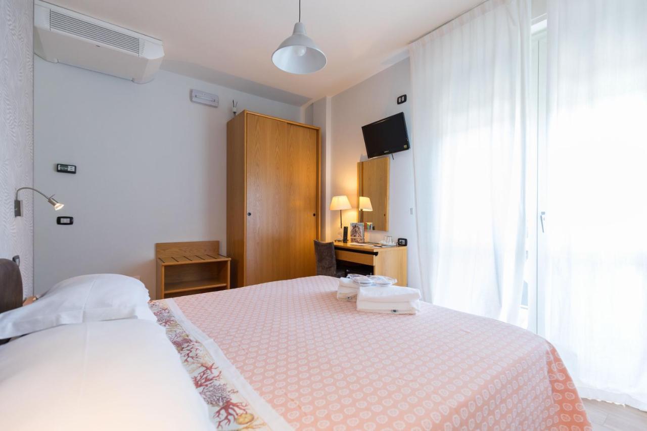 Hotel Logonovo Llido Degli Estensi Kültér fotó