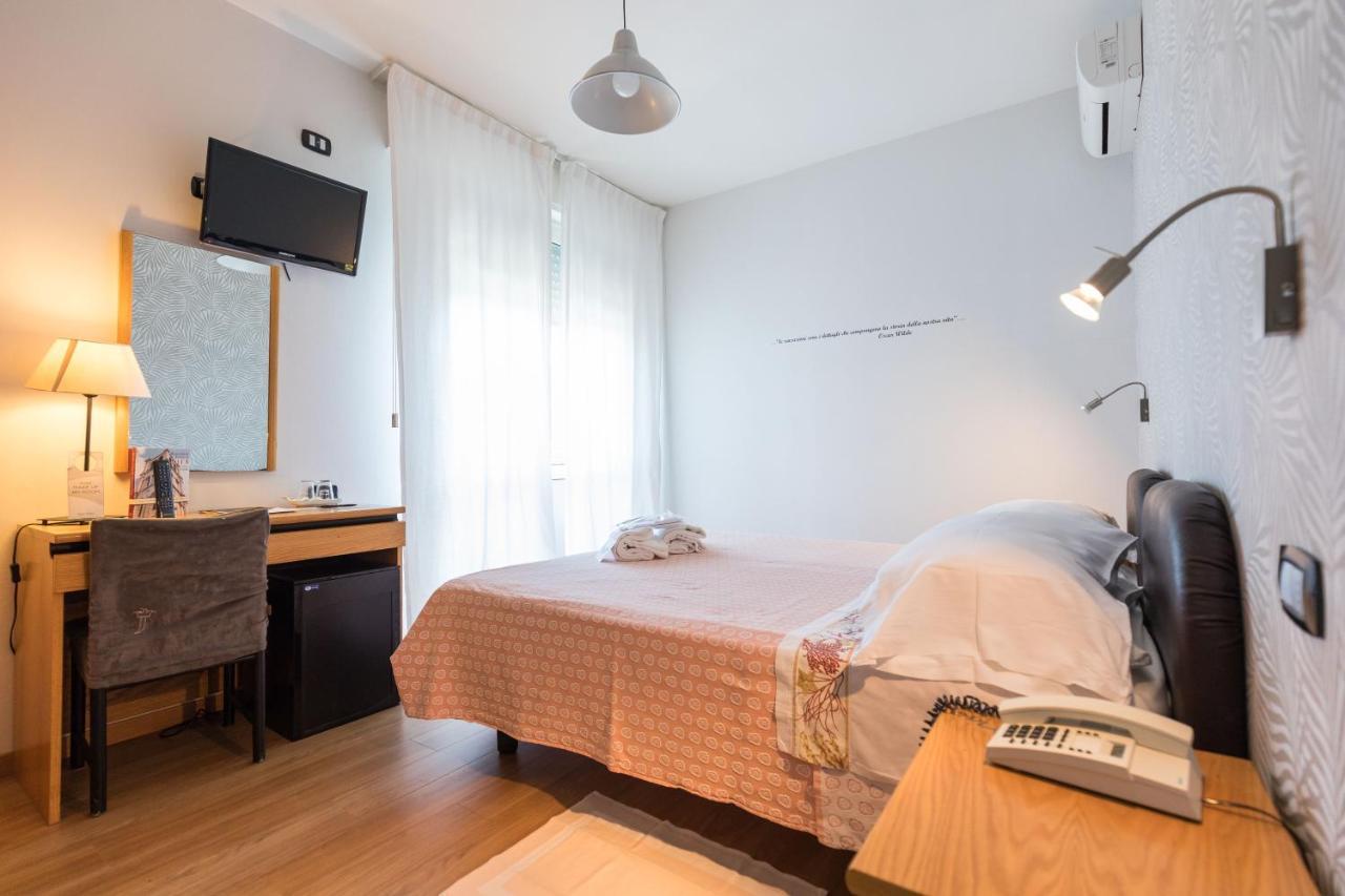 Hotel Logonovo Llido Degli Estensi Kültér fotó