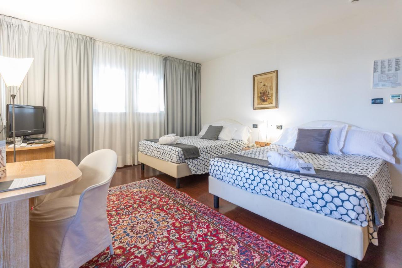 Hotel Logonovo Llido Degli Estensi Kültér fotó